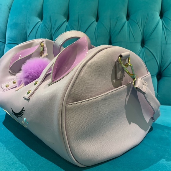 Gently Used in Excellent Condition Purple Unicorn Travel Bag
$25 - Picture 2 of 4